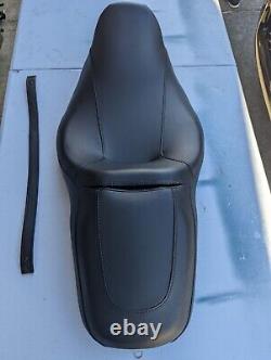 08-22 OEM Harley Touring Seat Road Glide Electra Glide Road King Street Glide