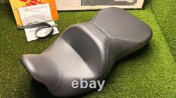Selle biplace Harley Reach Touring 52000131 pour Road King, Street Glide et Road Glide Ultra, neuve dans sa boîte d’origine